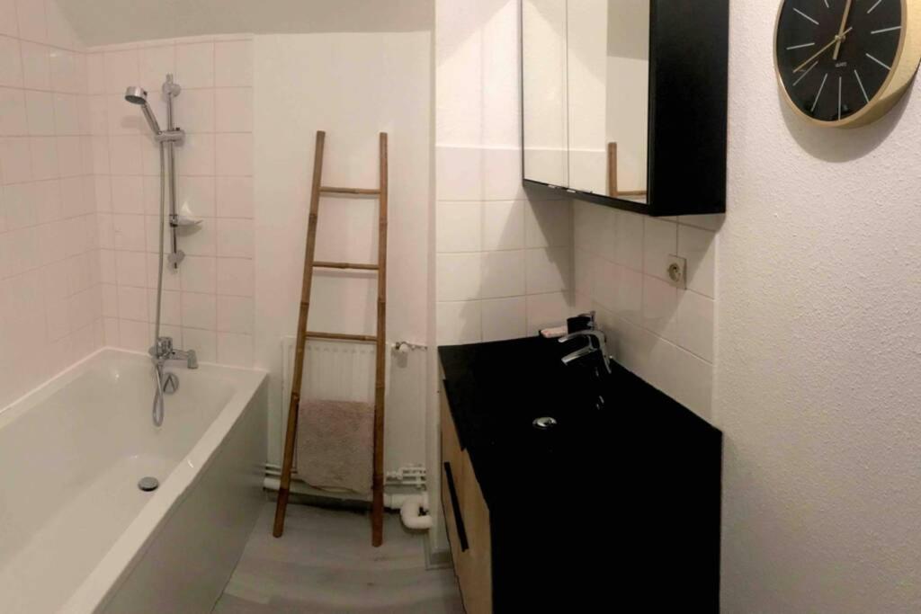 La Maison De Ville - 4 Chambres, 2 Sdb, Terrasse Et Garage - 90M2 브줄 외부 사진